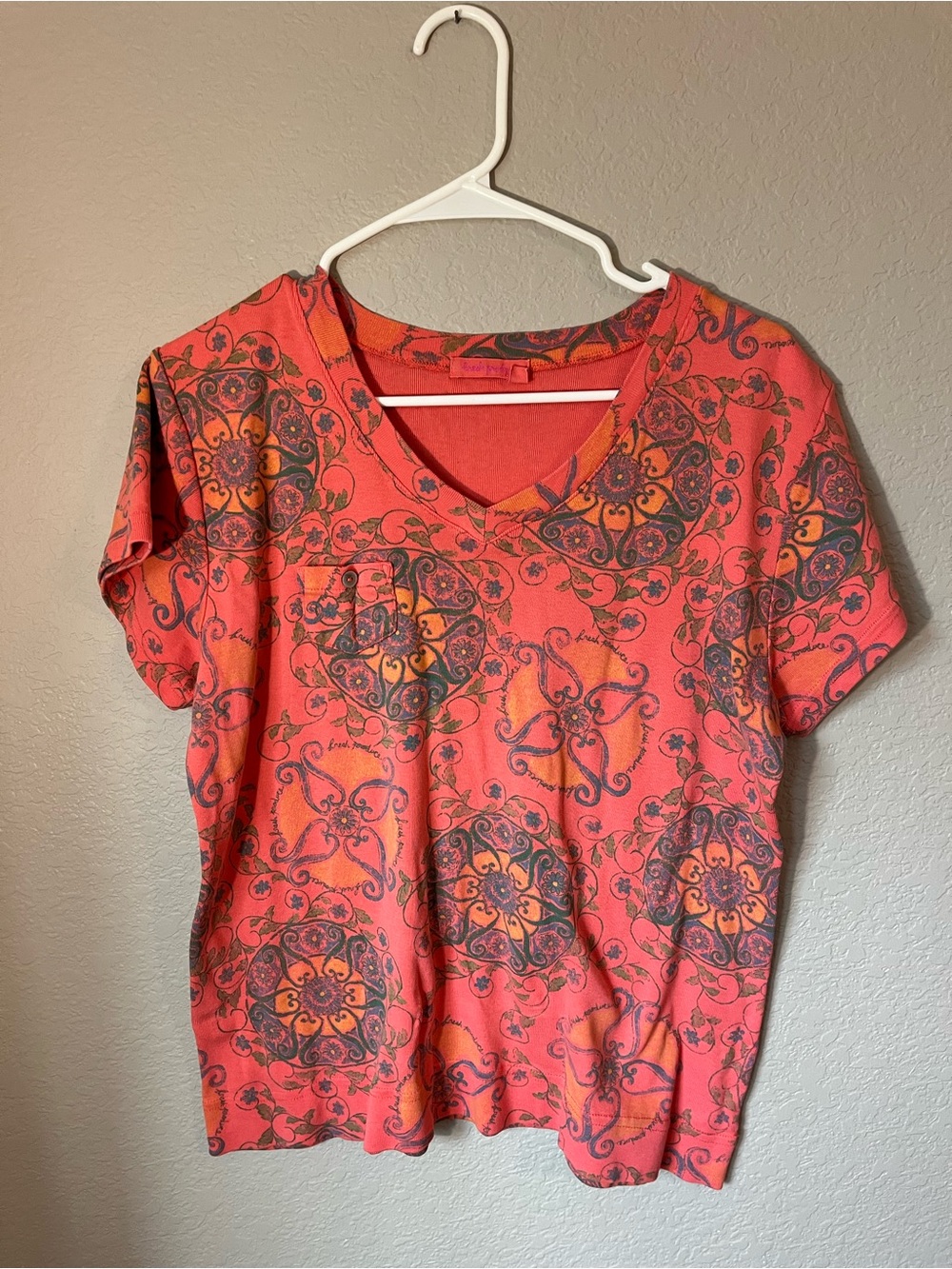 Fresh Produce L Coral Paisley Floral V Neck Cotton Tee Made USA Boho Coastal